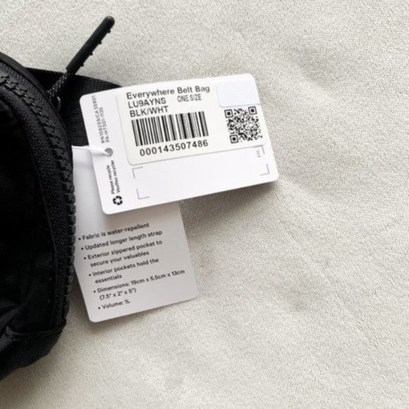 dimensions of the lululemon belt bag Everywhere Crossbody 1L Exterior and back zippered pockets to secure your valuables Everywhere Belt Bag with Long